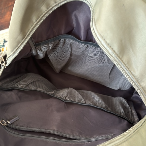 Multi compartmental backpack - Picture 3 of 5